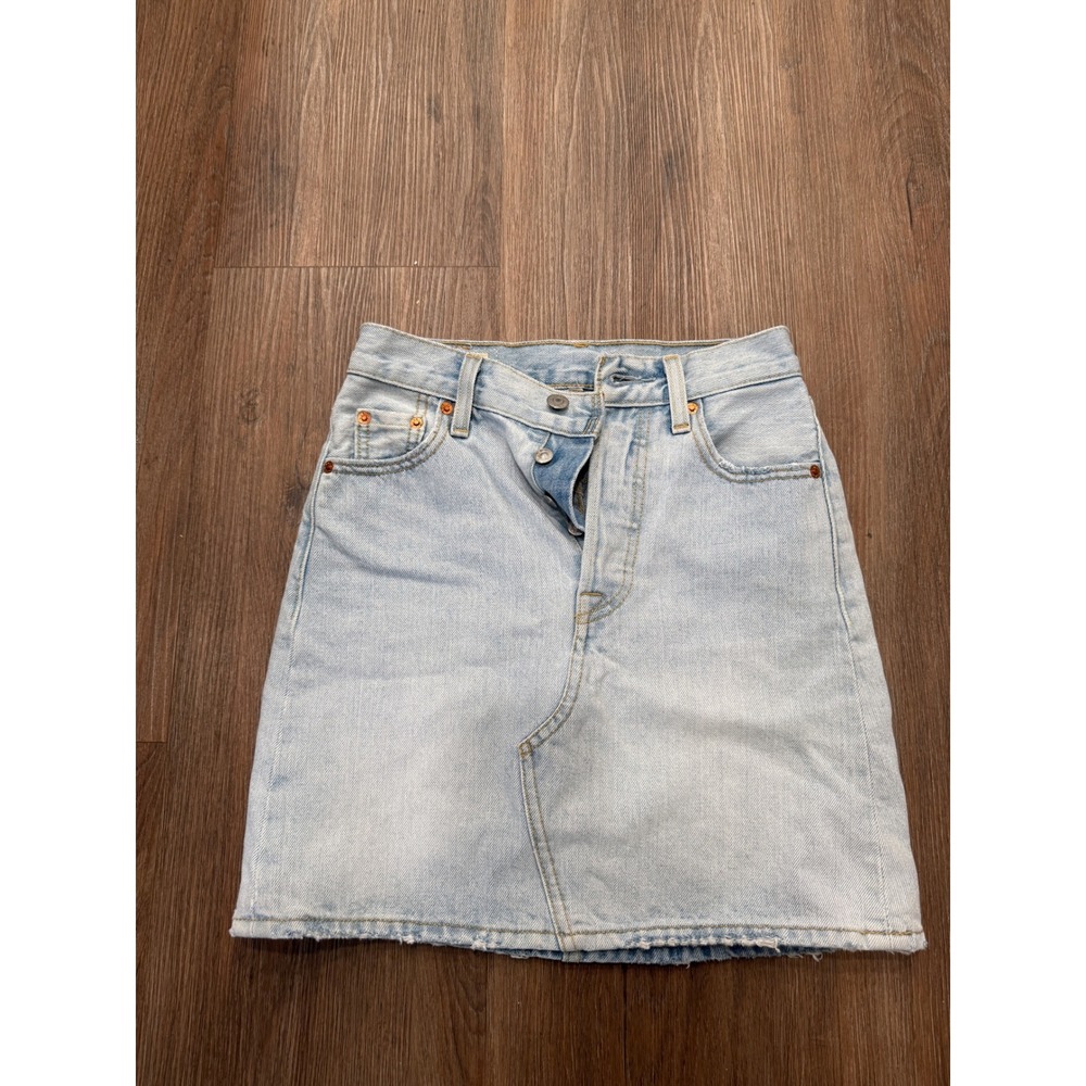 Levis Premium Womens Light Wash Denim Mini Skirt High Rise Raw Hem Size 24